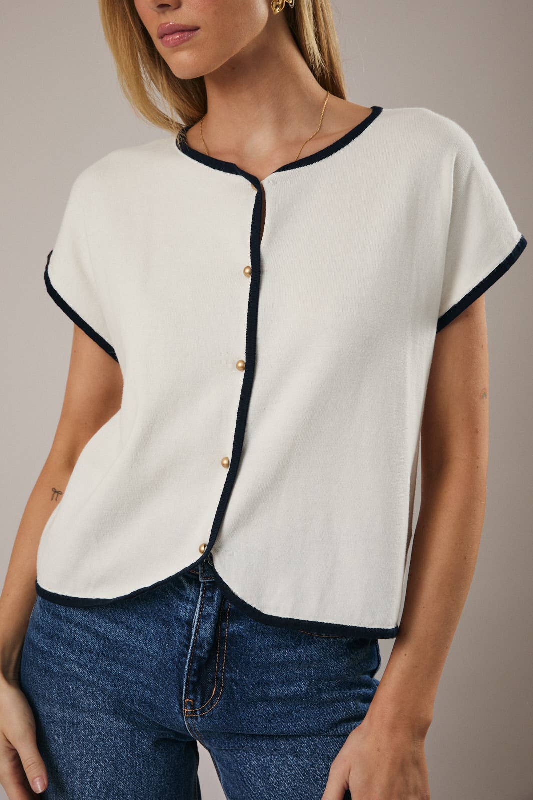 Sunday Edition | Round Neck Wide Shoulder Button-Down Knit Top