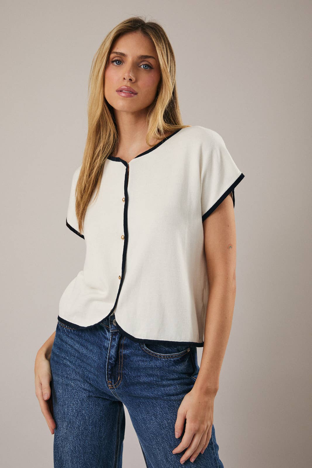 Sunday Edition | Round Neck Wide Shoulder Button-Down Knit Top