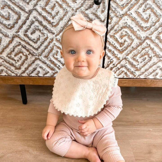 ali+oli | Cotton Baby Bib – Double-Sided (Eyelet Flowers)