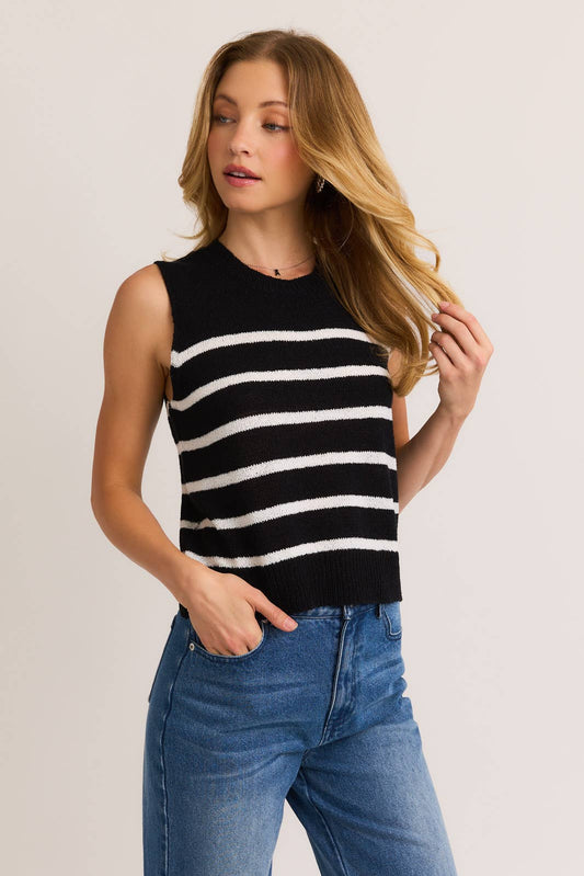 LE LIS Round Neck Sleeveless Sweater Top