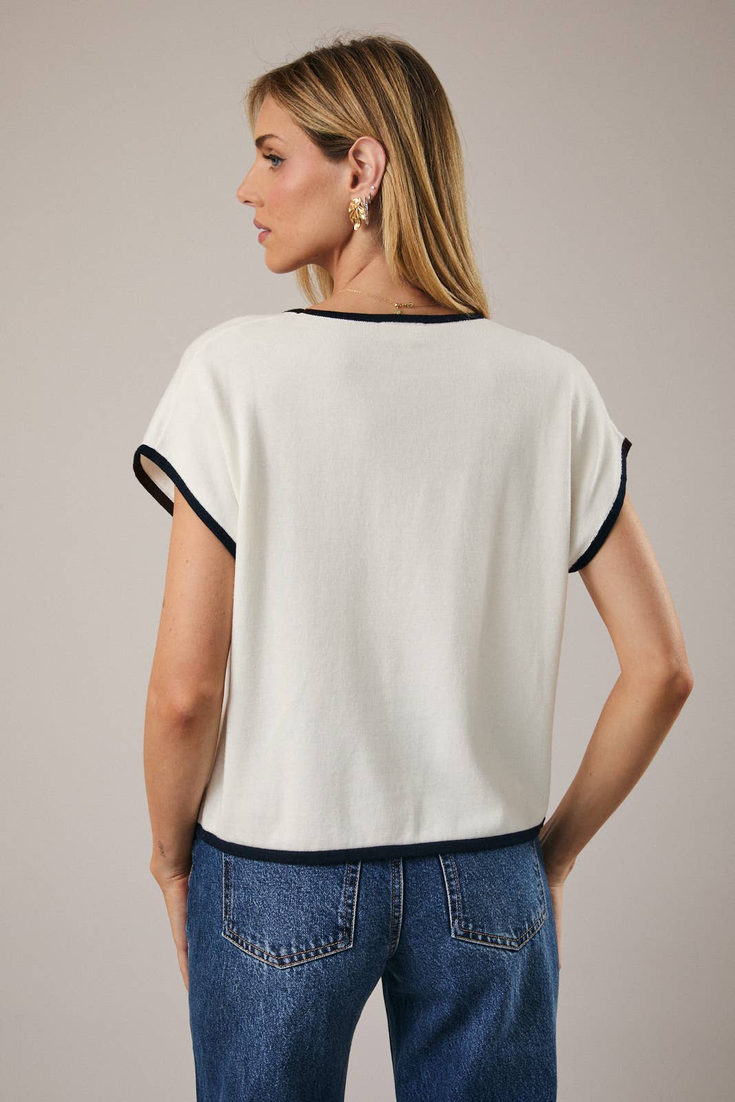 Sunday Edition | Round Neck Wide Shoulder Button-Down Knit Top